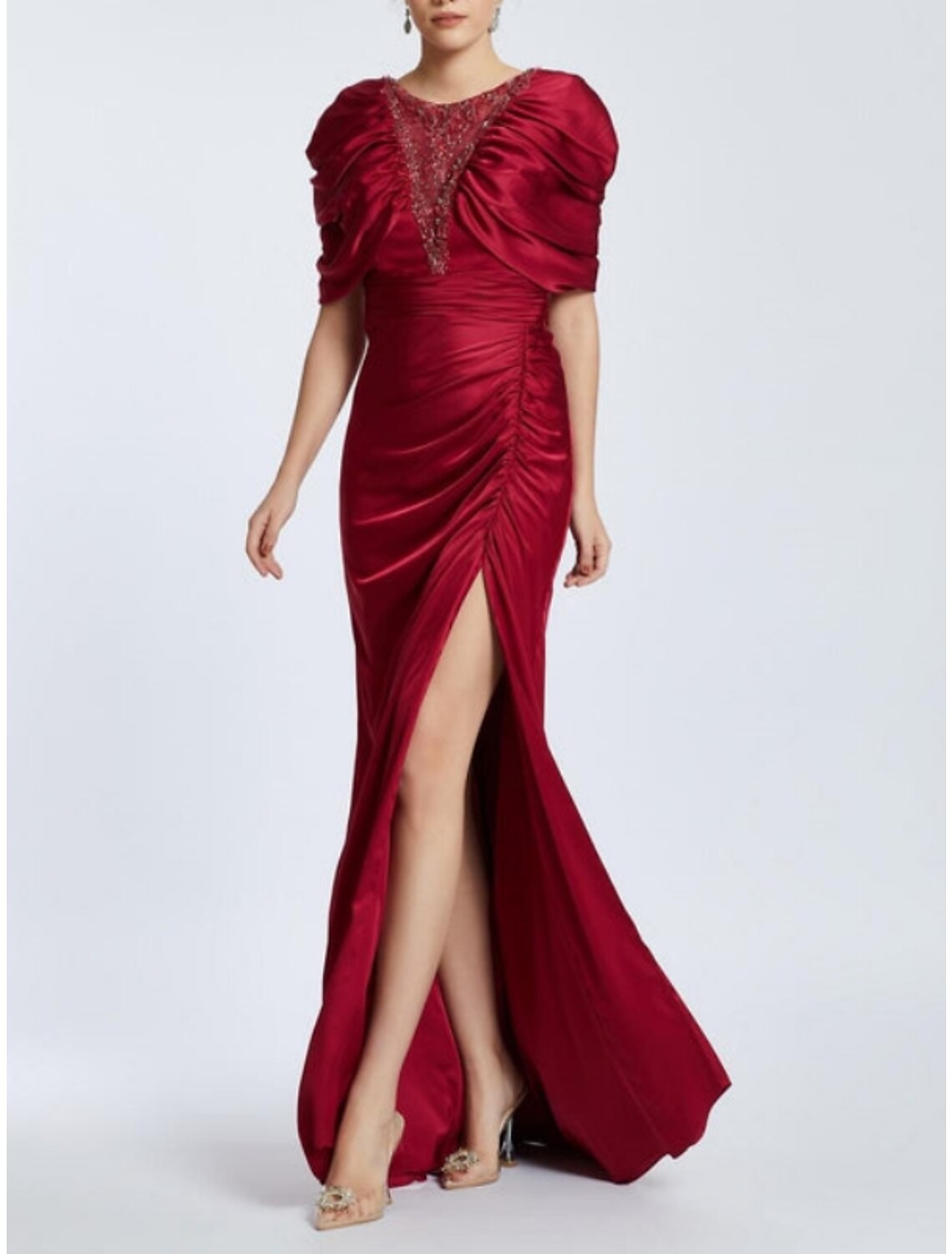 Abito da sera a trapezio, elegante, formale, nero, taglie forti, natalizio, lungo fino al pavimento, manica corta, scollo a barchetta, in raso con spacco in paillettes arricciate